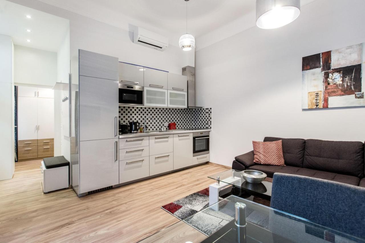 Quiet Nest In The Bustling Centre Of Budapest Exterior photo